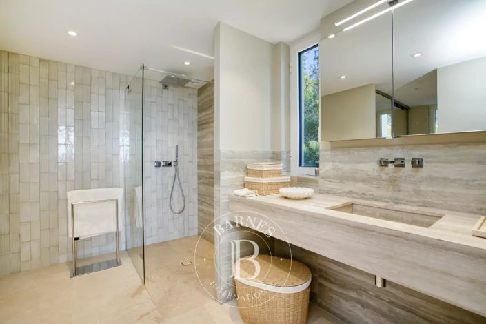 Image No.10-4 Bed House for sale