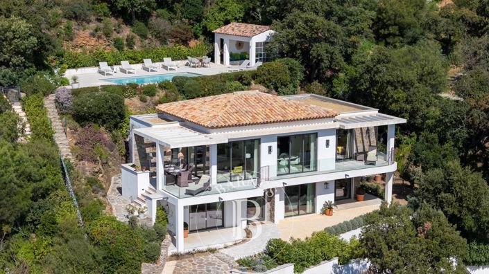 Image No.2-4 Bed House for sale