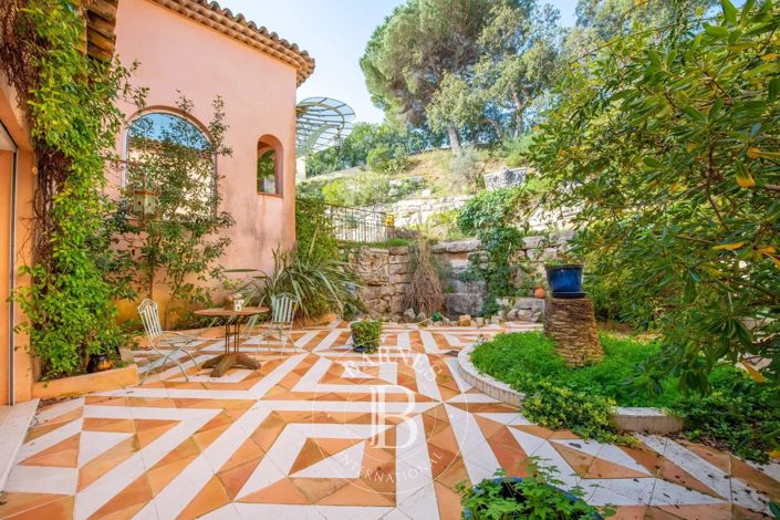 Image No.6-5 Bed House for sale