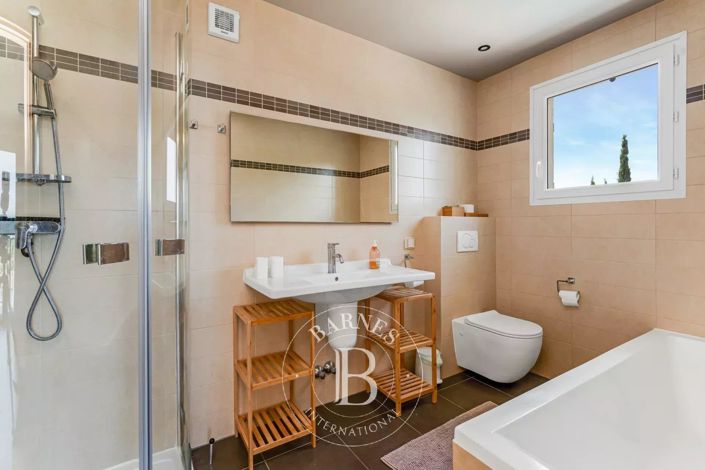 Image No.15-5 Bed House for sale