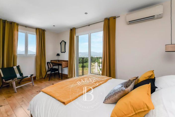 Image No.16-5 Bed House for sale