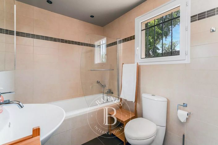 Image No.19-5 Bed House for sale