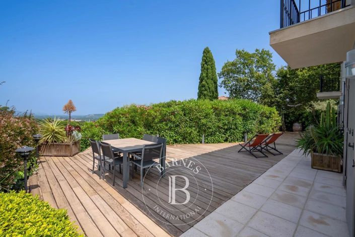 Image No.7-5 Bed House for sale