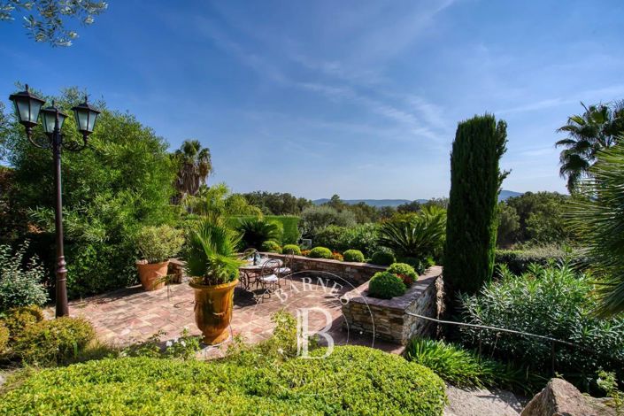 Image No.6-5 Bed House for sale