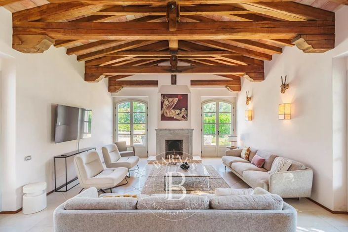 Image No.7-6 Bed House for sale