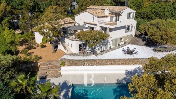 Image No.1-6 Bed House for sale