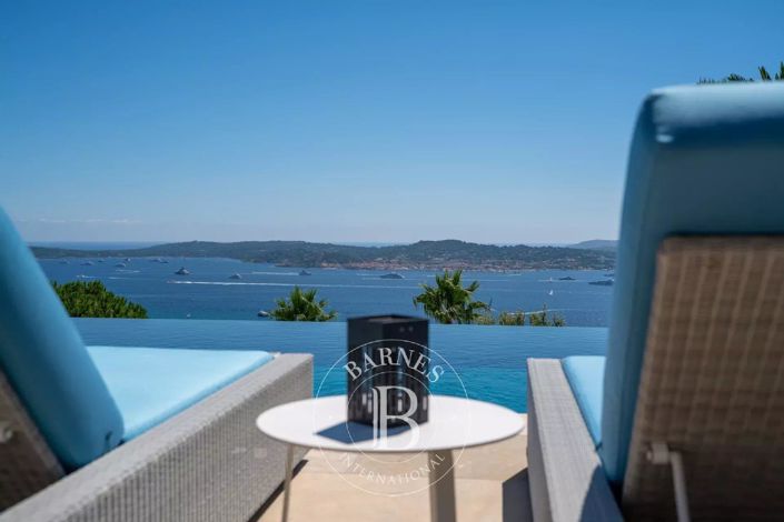 Image No.8-5 Bed House for sale