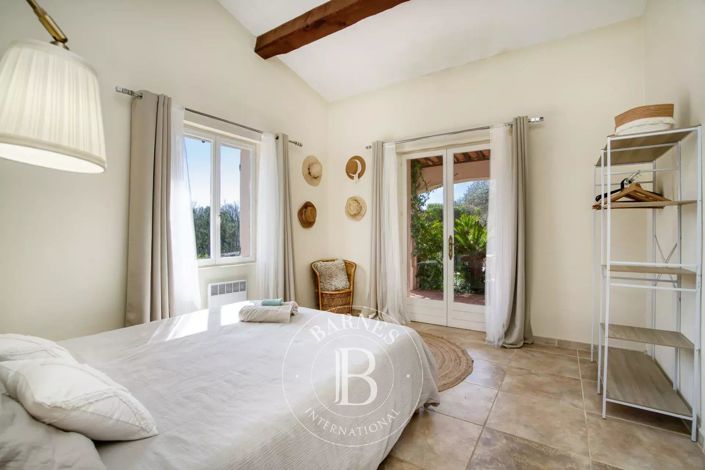 Image No.9-6 Bed House for sale