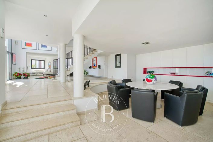 Image No.14-4 Bed House for sale