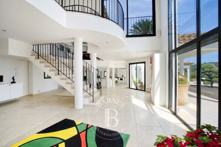 Image No.15-4 Bed House for sale