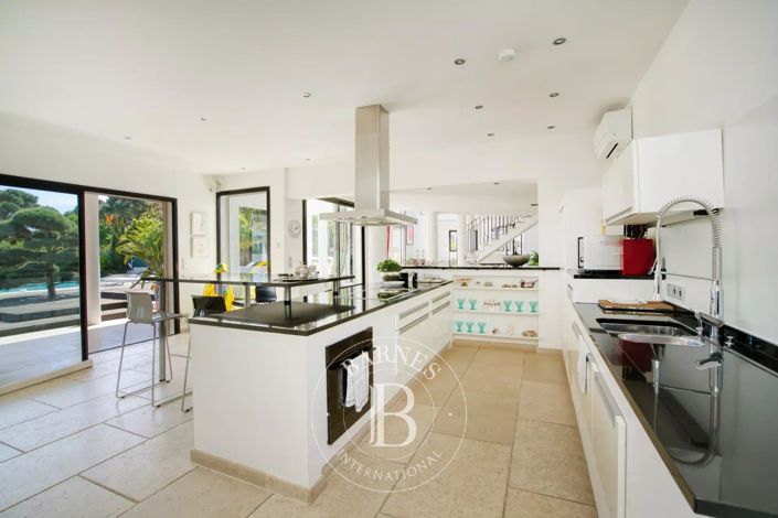 Image No.17-4 Bed House for sale