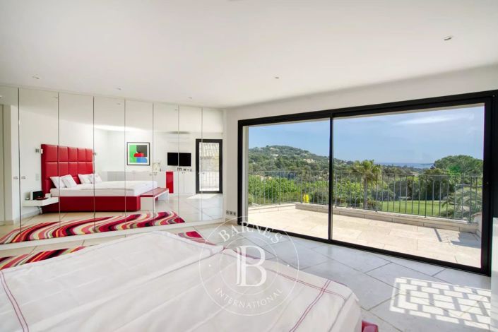 Image No.18-4 Bed House for sale