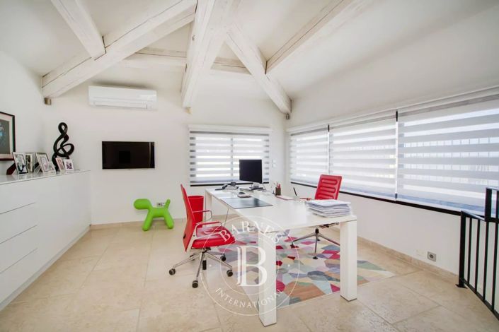 Image No.20-4 Bed House for sale