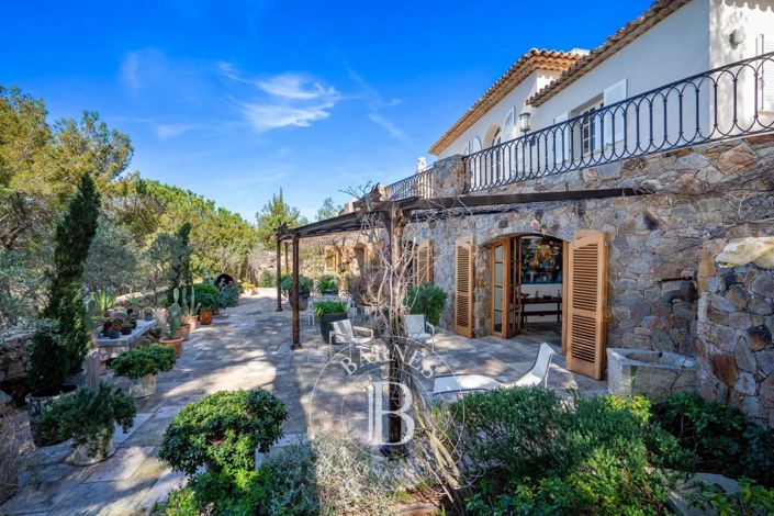 Image No.4-6 Bed House for sale