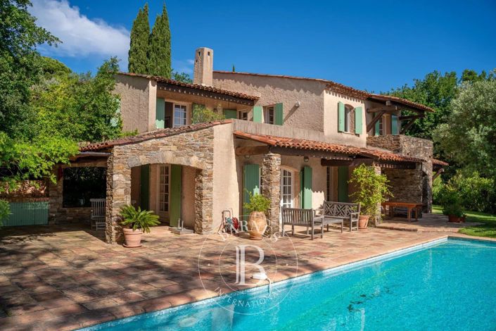 Image No.1-6 Bed House for sale
