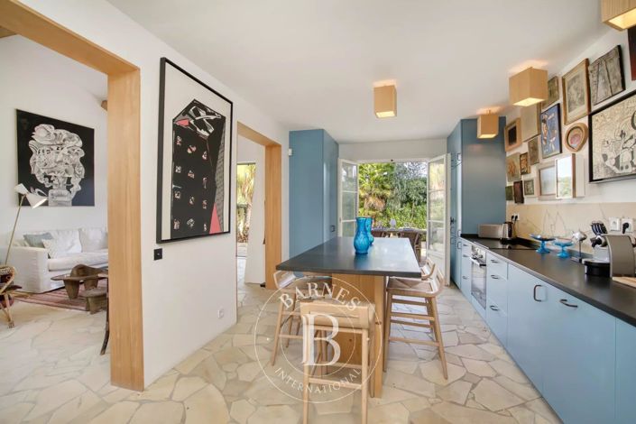 Image No.6-4 Bed House for sale