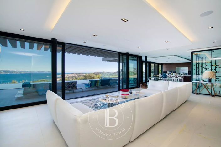 Image No.11-6 Bed House for sale