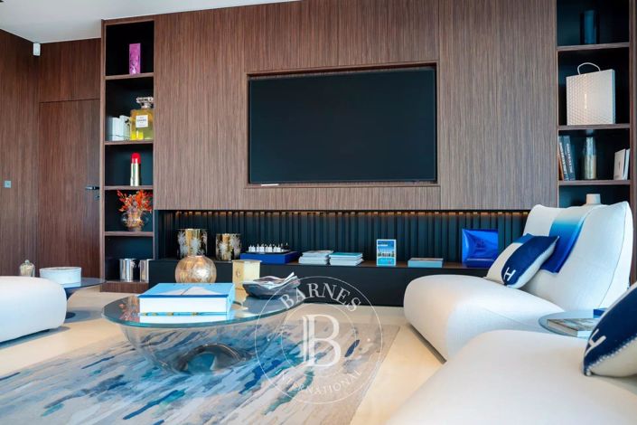 Image No.5-6 Bed House for sale