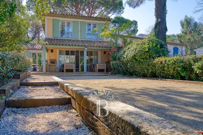 Image No.1-7 Bed House for sale