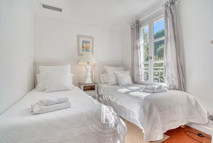 Image No.11-7 Bed House for sale