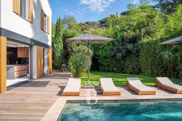 Image No.2-4 Bed House for sale