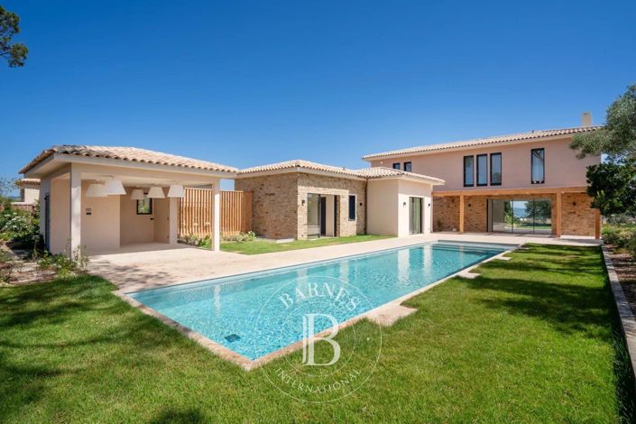 Image No.1-6 Bed House for sale