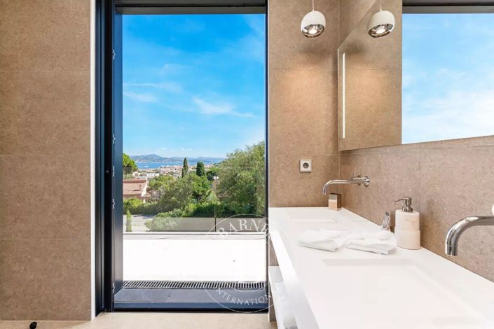 Image No.10-5 Bed House for sale