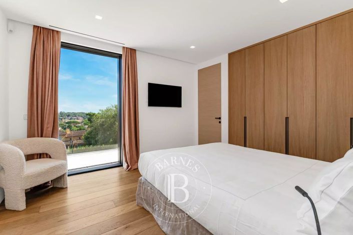 Image No.11-5 Bed House for sale