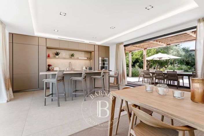 Image No.2-5 Bed House for sale