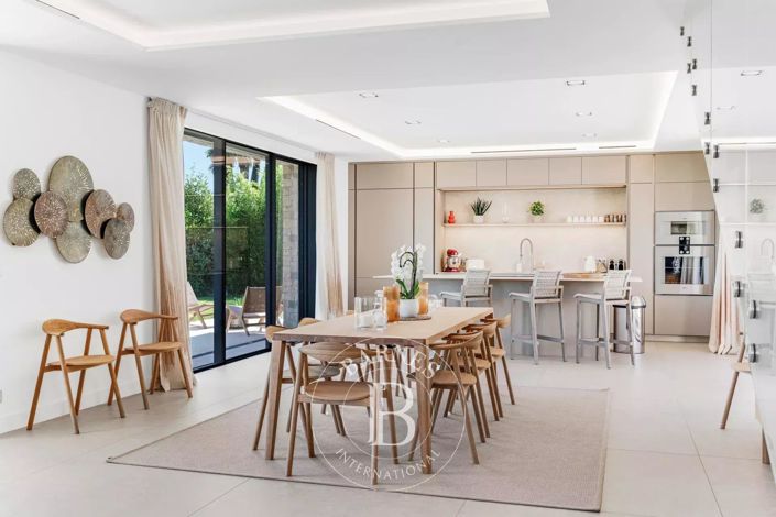 Image No.3-5 Bed House for sale