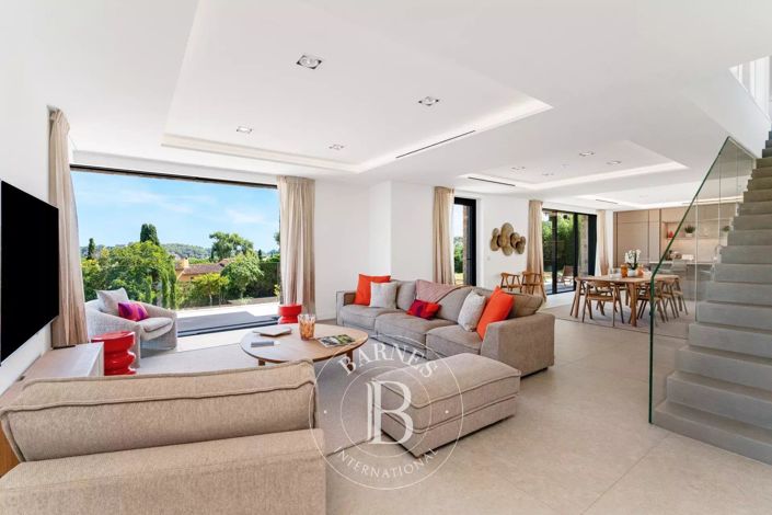 Image No.4-5 Bed House for sale