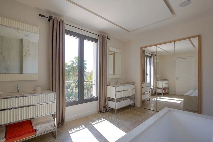 Image No.20-5 Bed House for sale