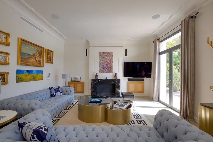 Image No.8-5 Bed House for sale