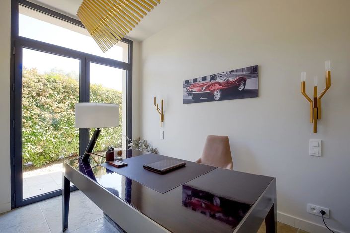 Image No.15-5 Bed House for sale