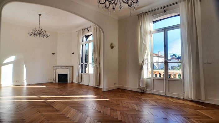 Image No.5-5 Bed House for sale