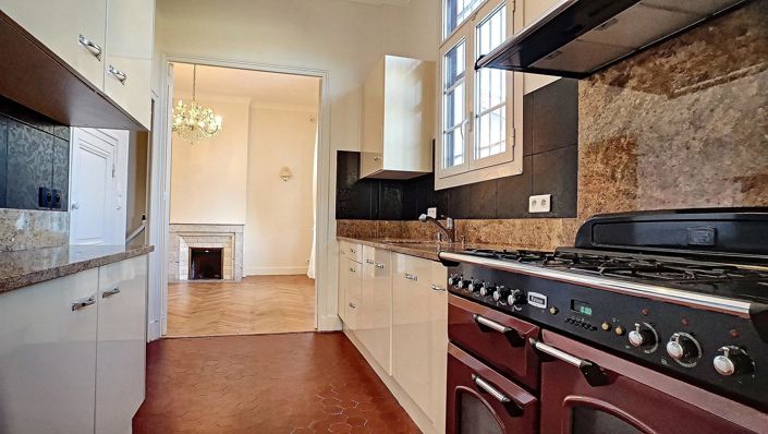 Image No.7-5 Bed House for sale