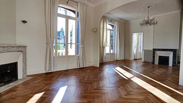 Image No.8-5 Bed House for sale