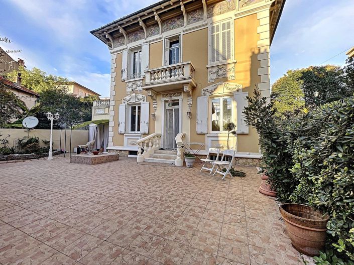 Image No.1-9 Bed House for sale