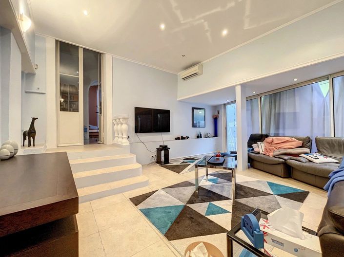 Image No.2-9 Bed House for sale