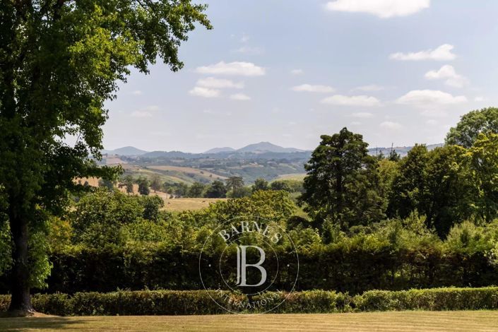 Image No.11-8 Bed House for sale