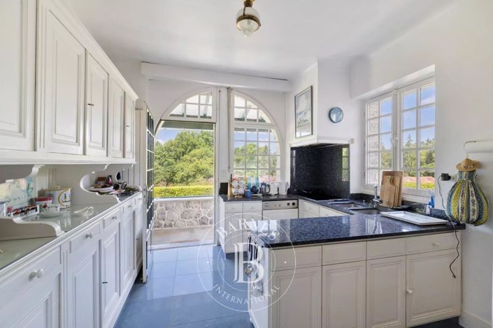 Image No.29-8 Bed House for sale