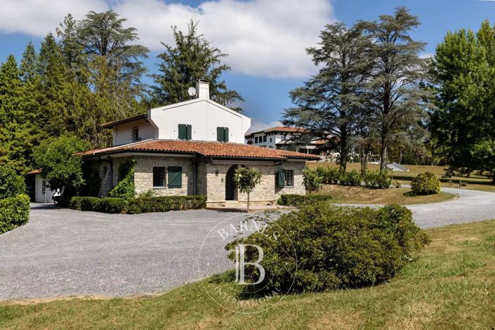 Image No.30-8 Bed House for sale