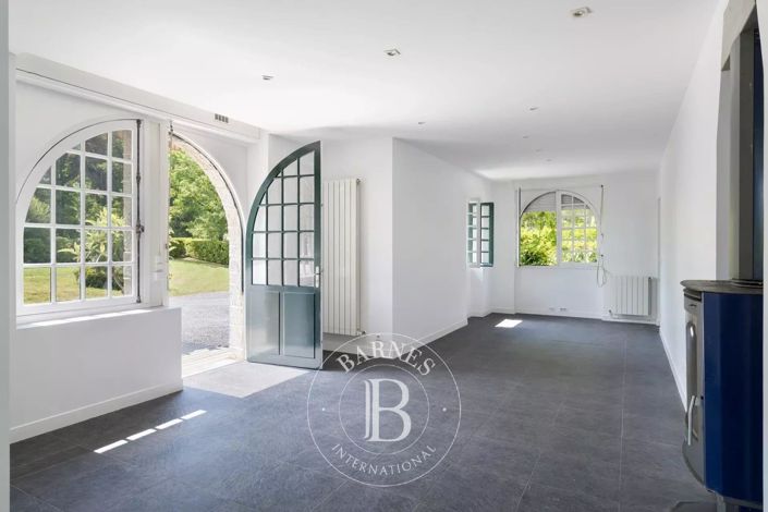 Image No.31-8 Bed House for sale