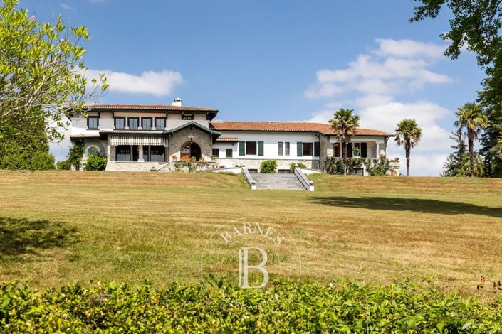 Image No.6-8 Bed House for sale