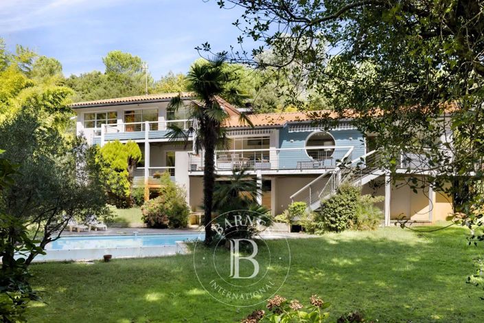 Image No.1-5 Bed House for sale