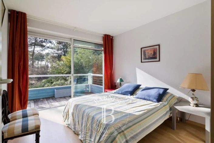 Image No.11-5 Bed House for sale