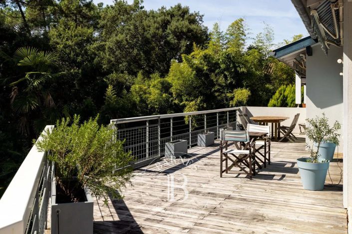 Image No.6-5 Bed House for sale