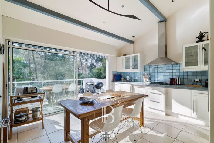 Image No.7-5 Bed House for sale