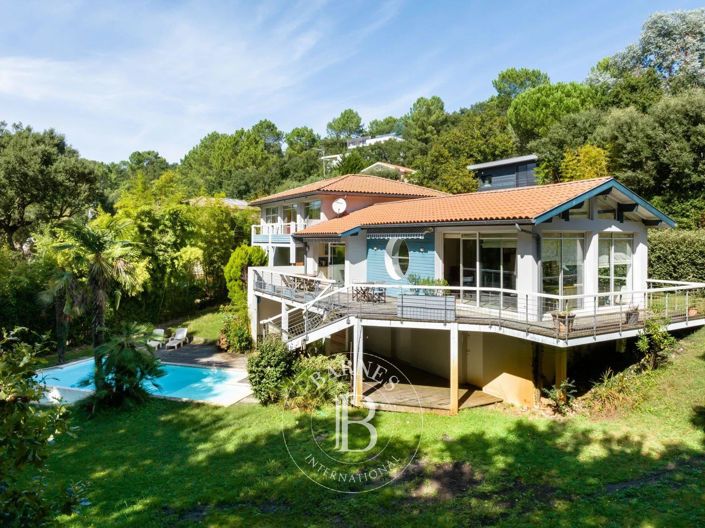 Image No.9-5 Bed House for sale