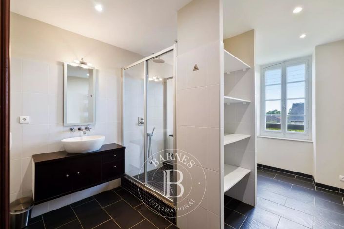 Image No.16-9 Bed House for sale